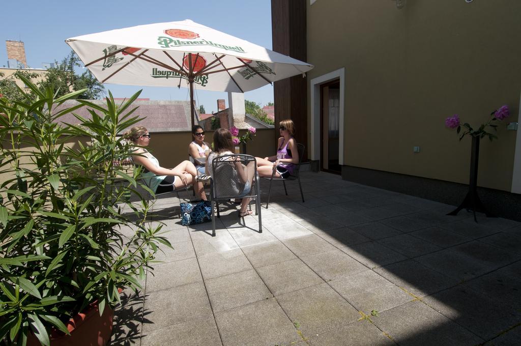 Hotel Penzion Černej pták Jindřichův Hradec Exterior foto